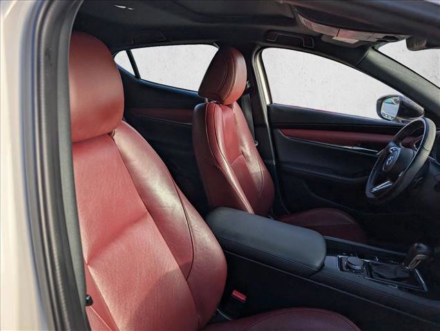 Used 2021 MAZDA MAZDA3 Hatchback w/Premium Plus Pkg image 18