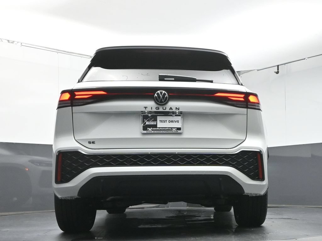 New 2026 Volkswagen Tiguan SE R-Line FWD image 38