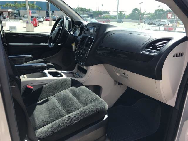 Used 2016 Dodge Grand Caravan SXT FWD image 6
