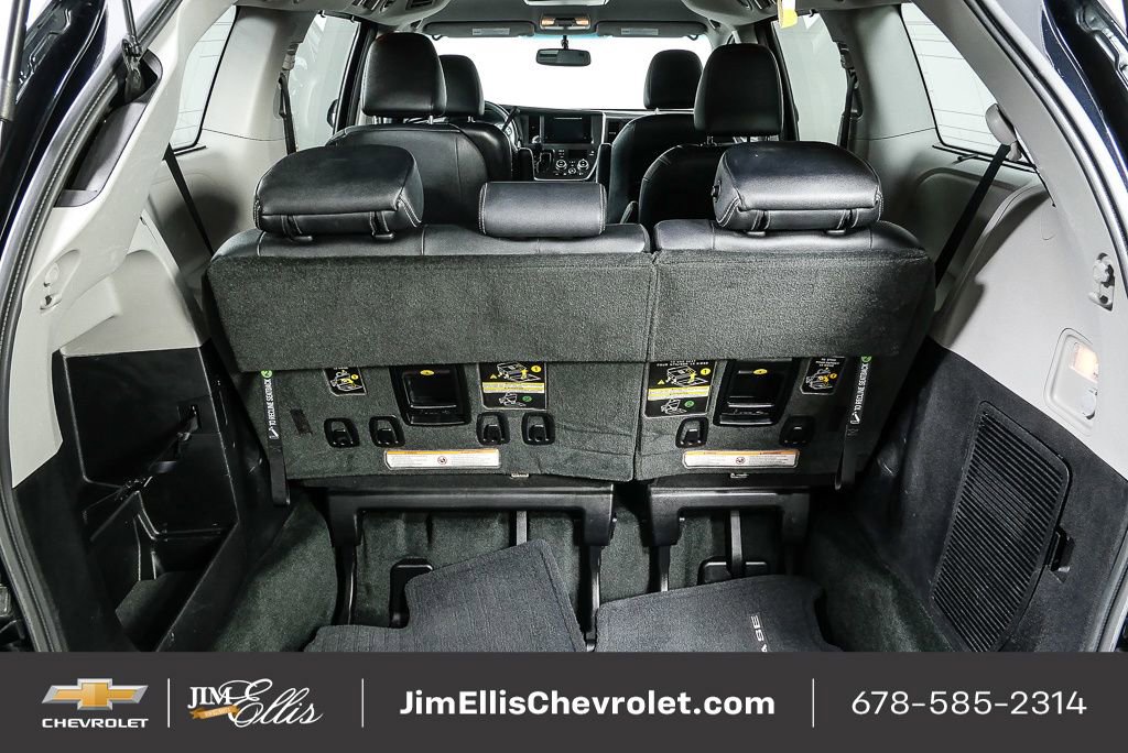 Used 2016 Toyota Sienna SE image 30