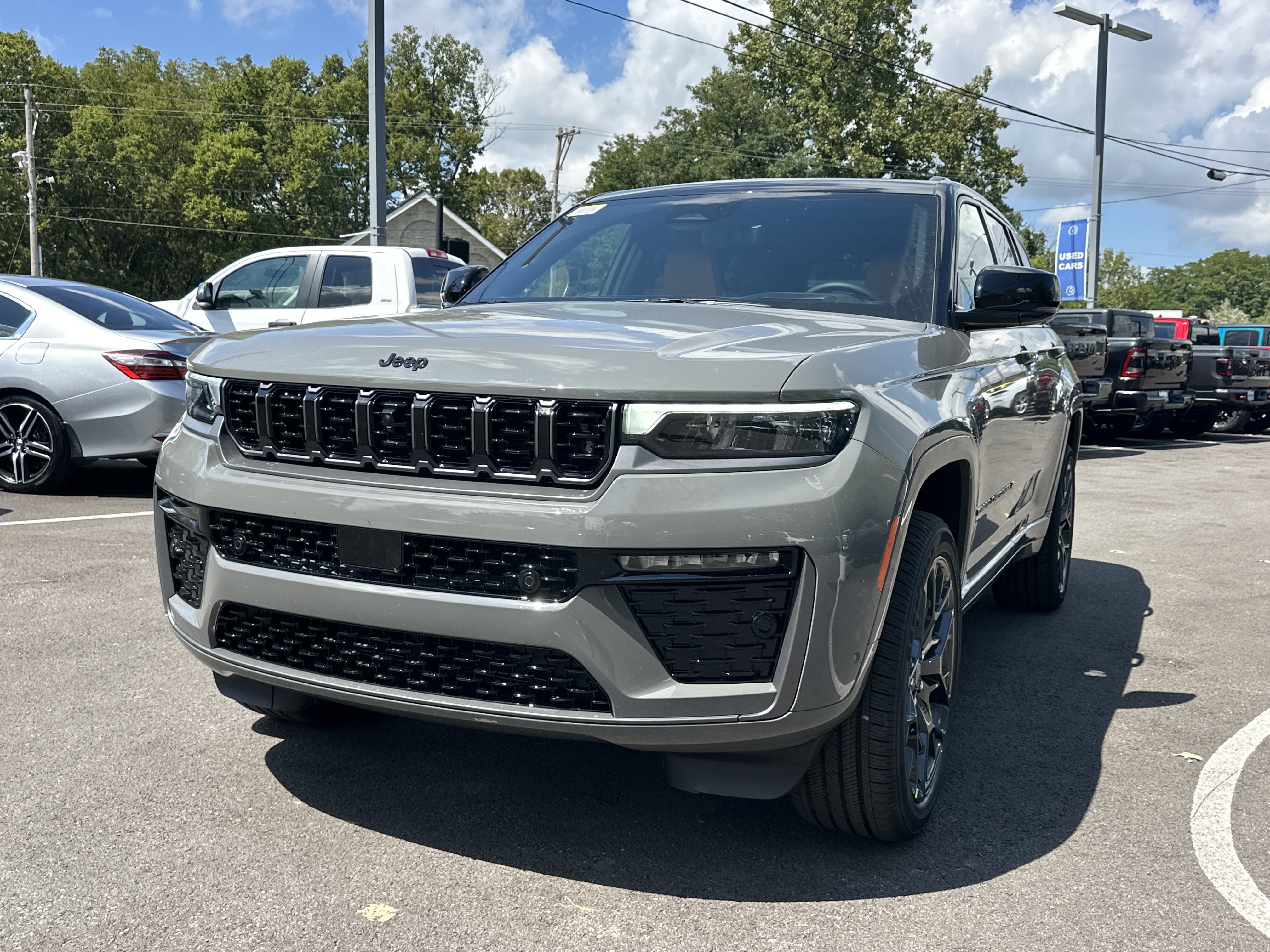 New 2027 Jeep Grand Cherokee Summit AWD/4WD image 24