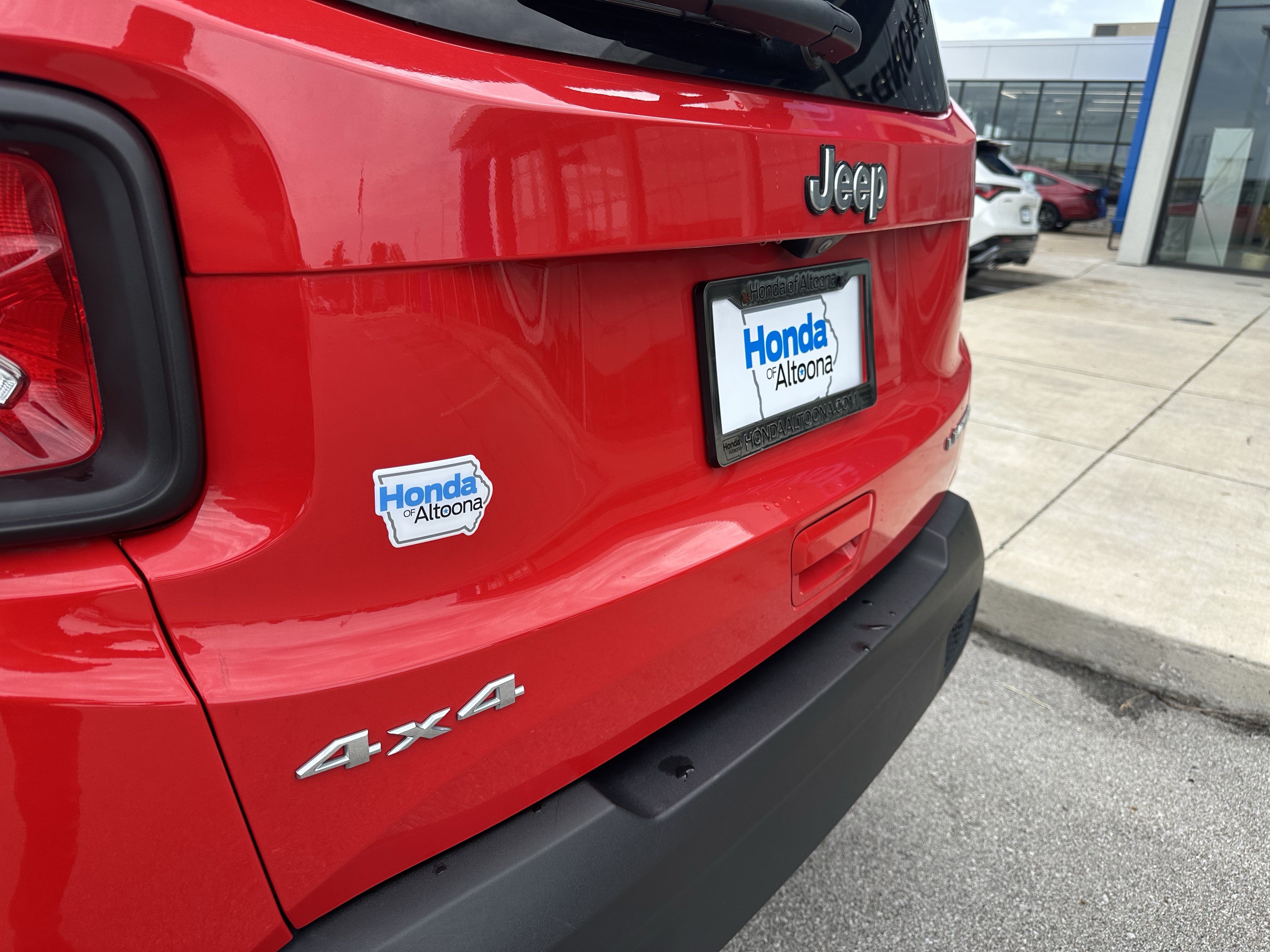 Used 2022 Jeep Renegade Limited AWD/4WD image 8