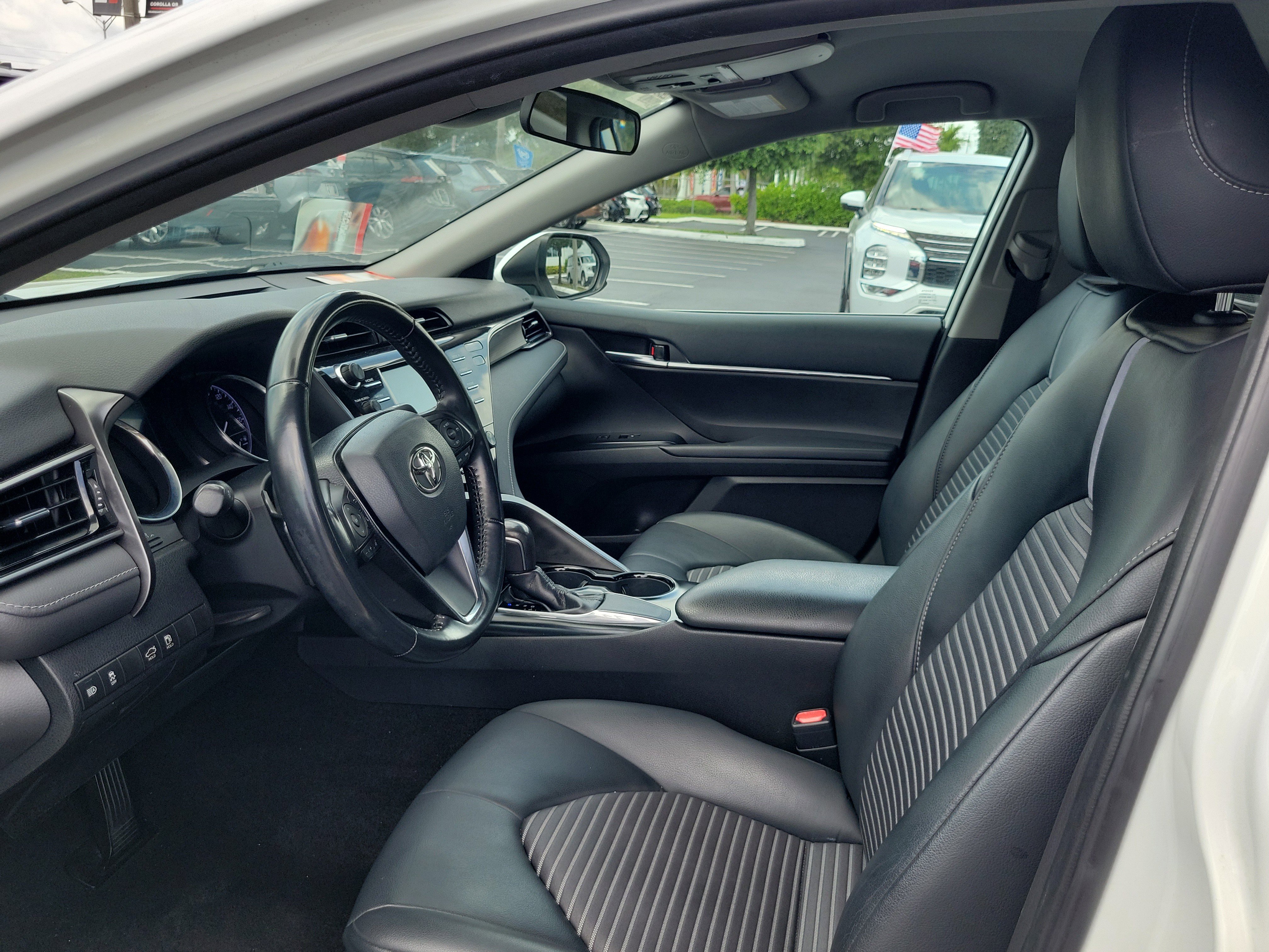 Used 2020 Toyota Camry SE FWD image 19