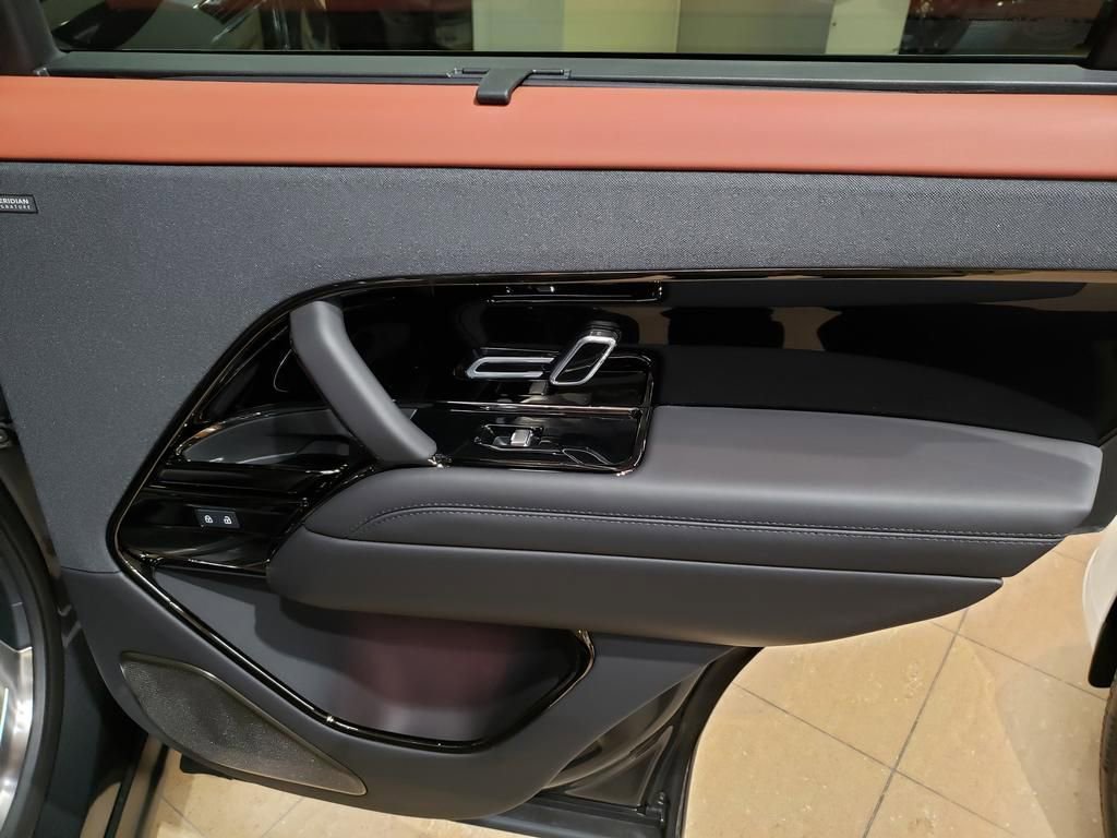 New 2026 Land Rover Range Rover Sport SV image 19