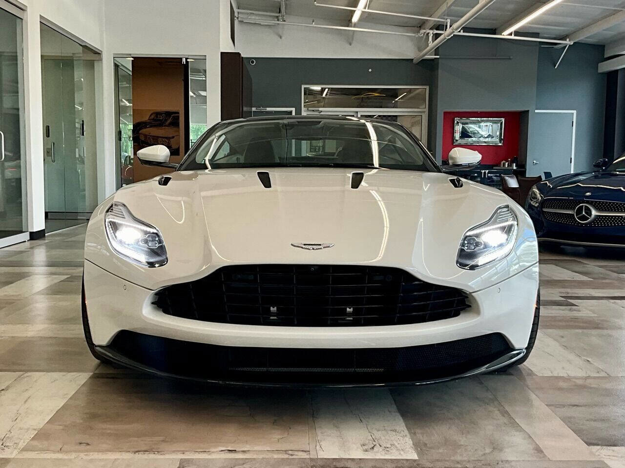 Used 2018 Aston Martin DB11 V12 image 45