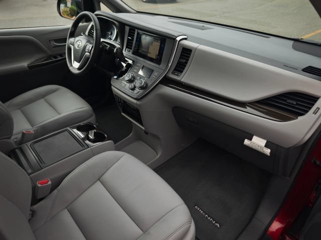 Used 2017 Toyota Sienna XLE w/ XLE Navigation Package FWD image 30