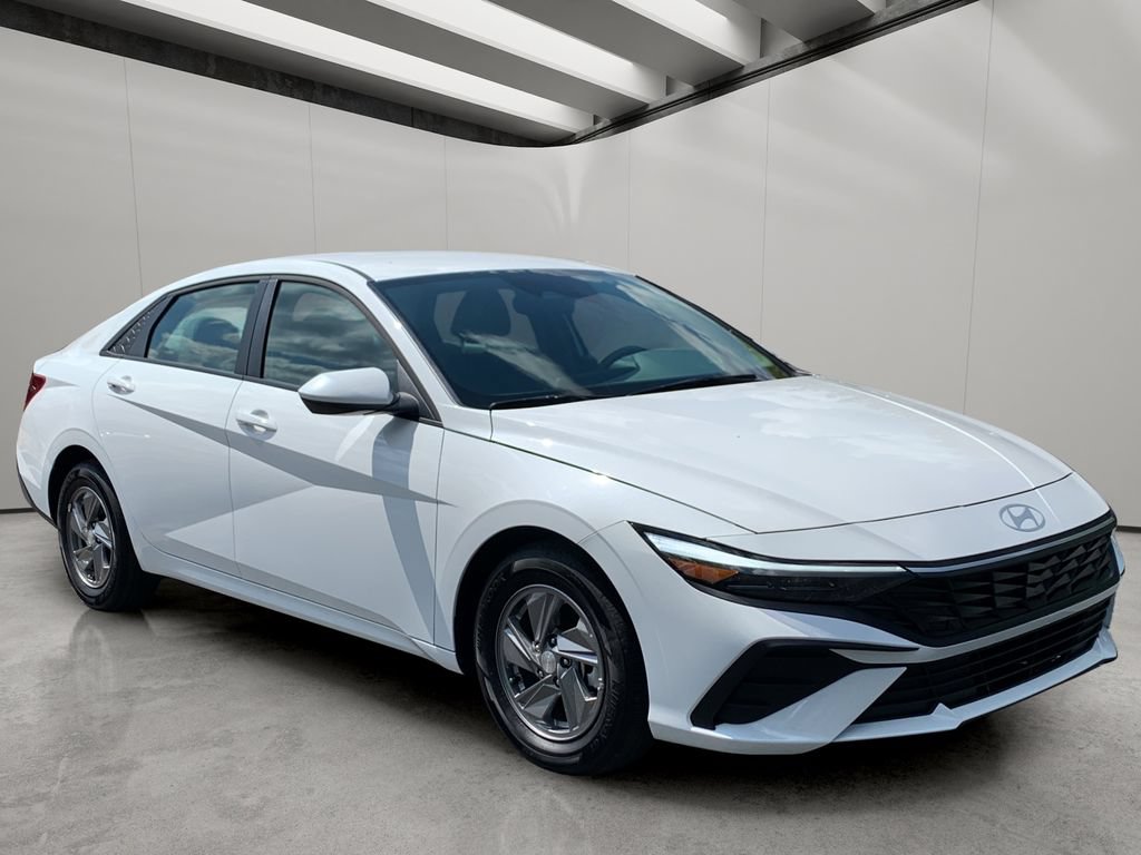 Certified 2026 Hyundai Elantra SE FWD image 7