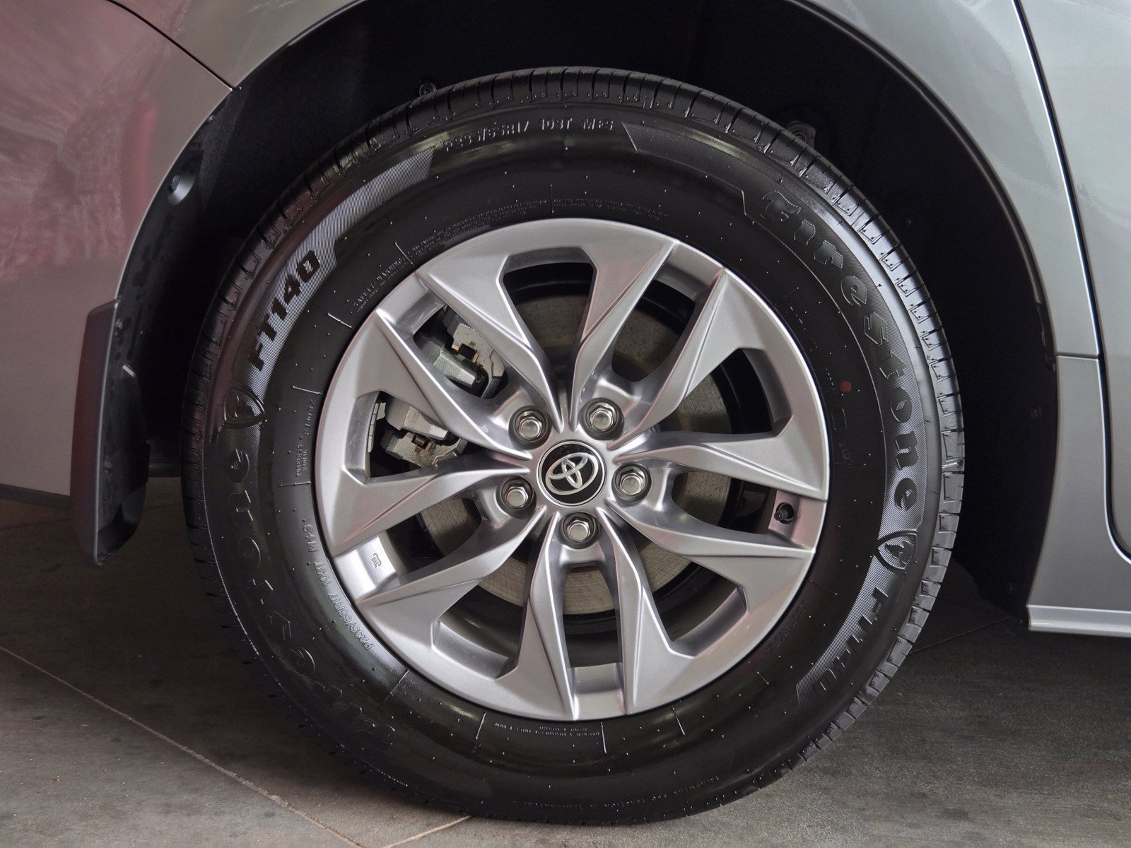 Used 2026 Toyota Sienna XLE FWD image 5