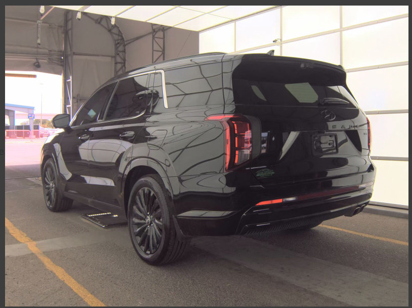 Used 2025 Hyundai Palisade Calligraphy AWD/4WD image 3
