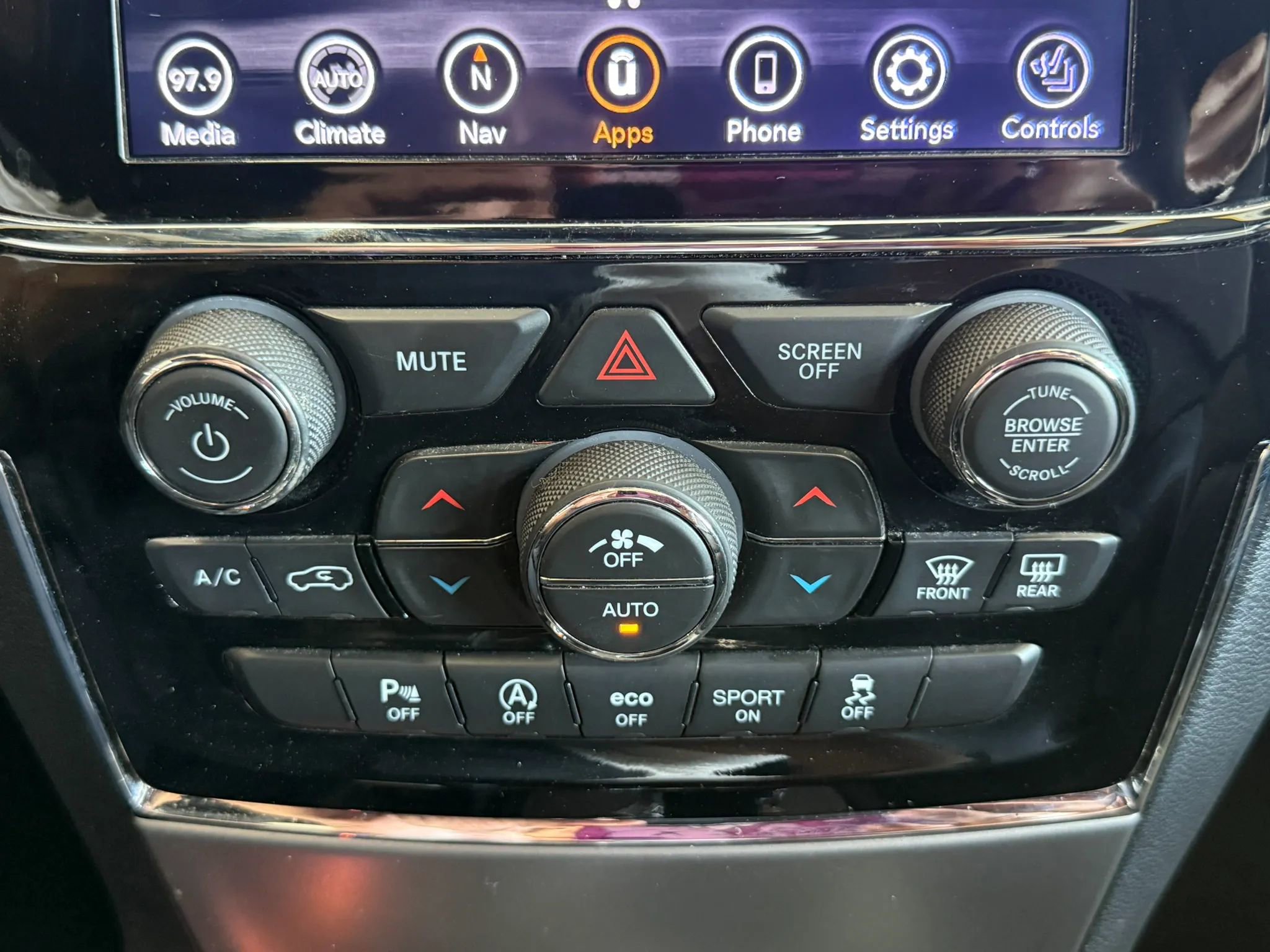 Used 2020 Jeep Grand Cherokee Limited AWD/4WD image 18