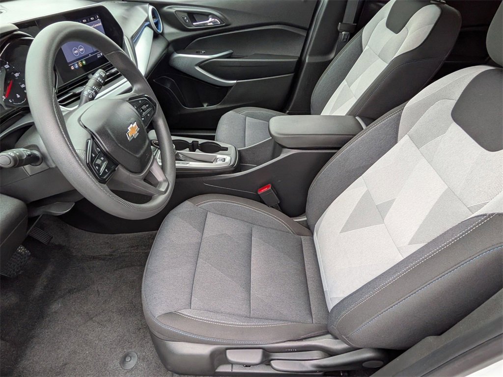 Used 2024 Chevrolet Trax LS w/ LS Convenience Package image 11