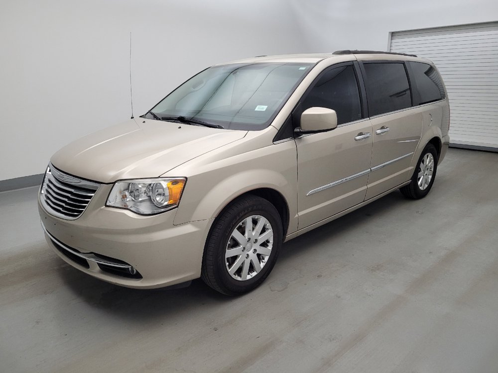 Used 2016 Chrysler Town & Country Touring w/ Driver Convenience Group FWD image 2