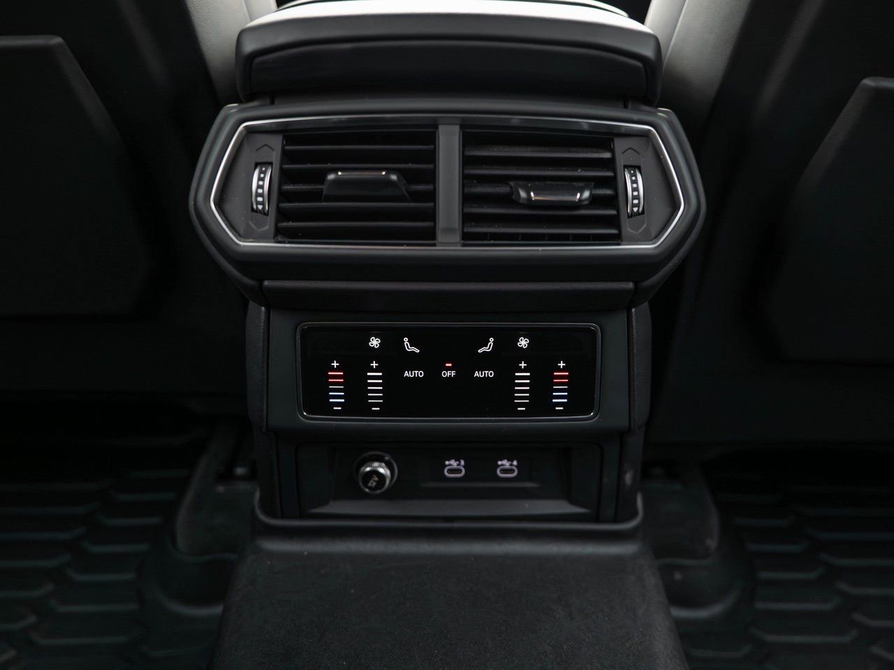 Used 2024 Lamborghini Urus S image 32