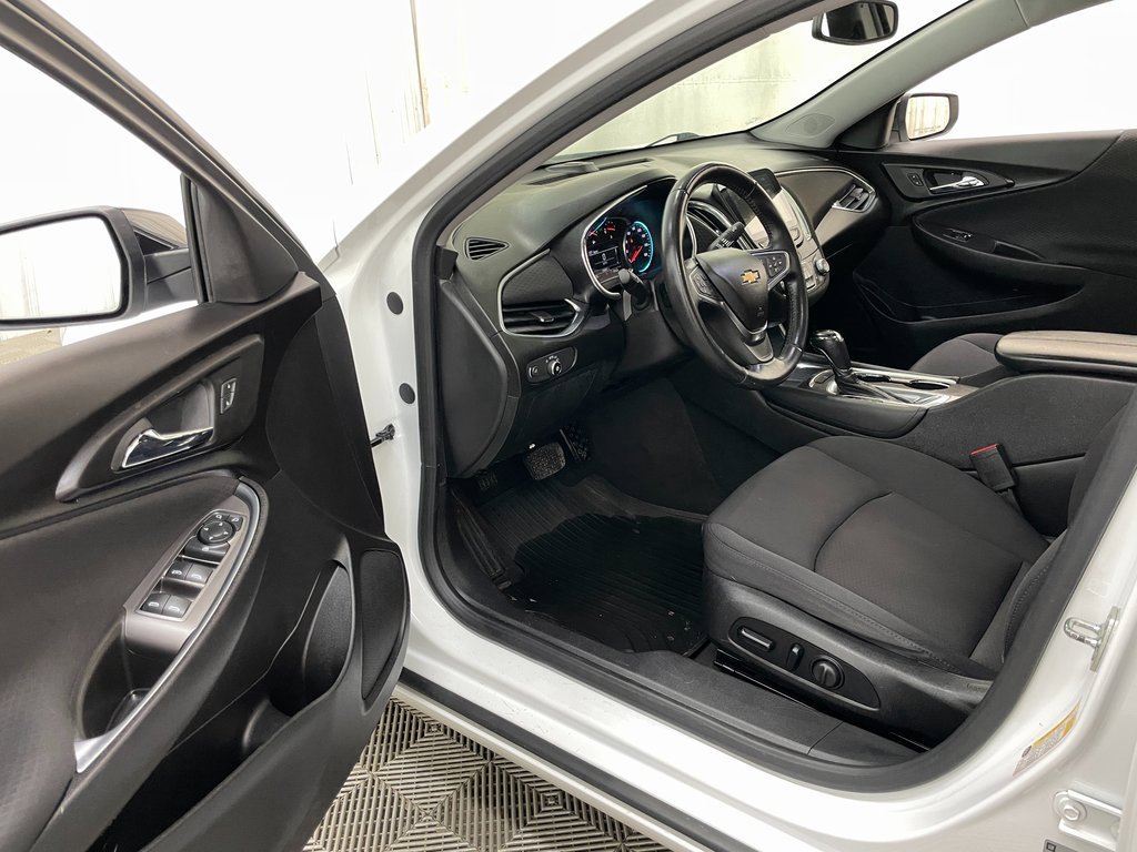 Used 2018 Chevrolet Malibu LT w/ Redline Edition image 19