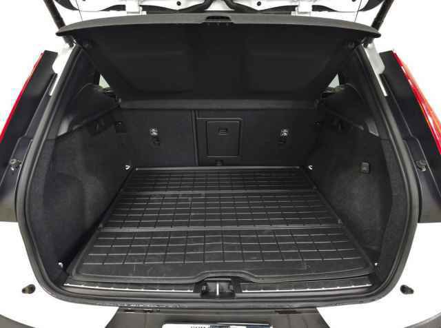 Certified 2023 Volvo XC40 B4 Plus w/ Protection Package Premier FWD image 9