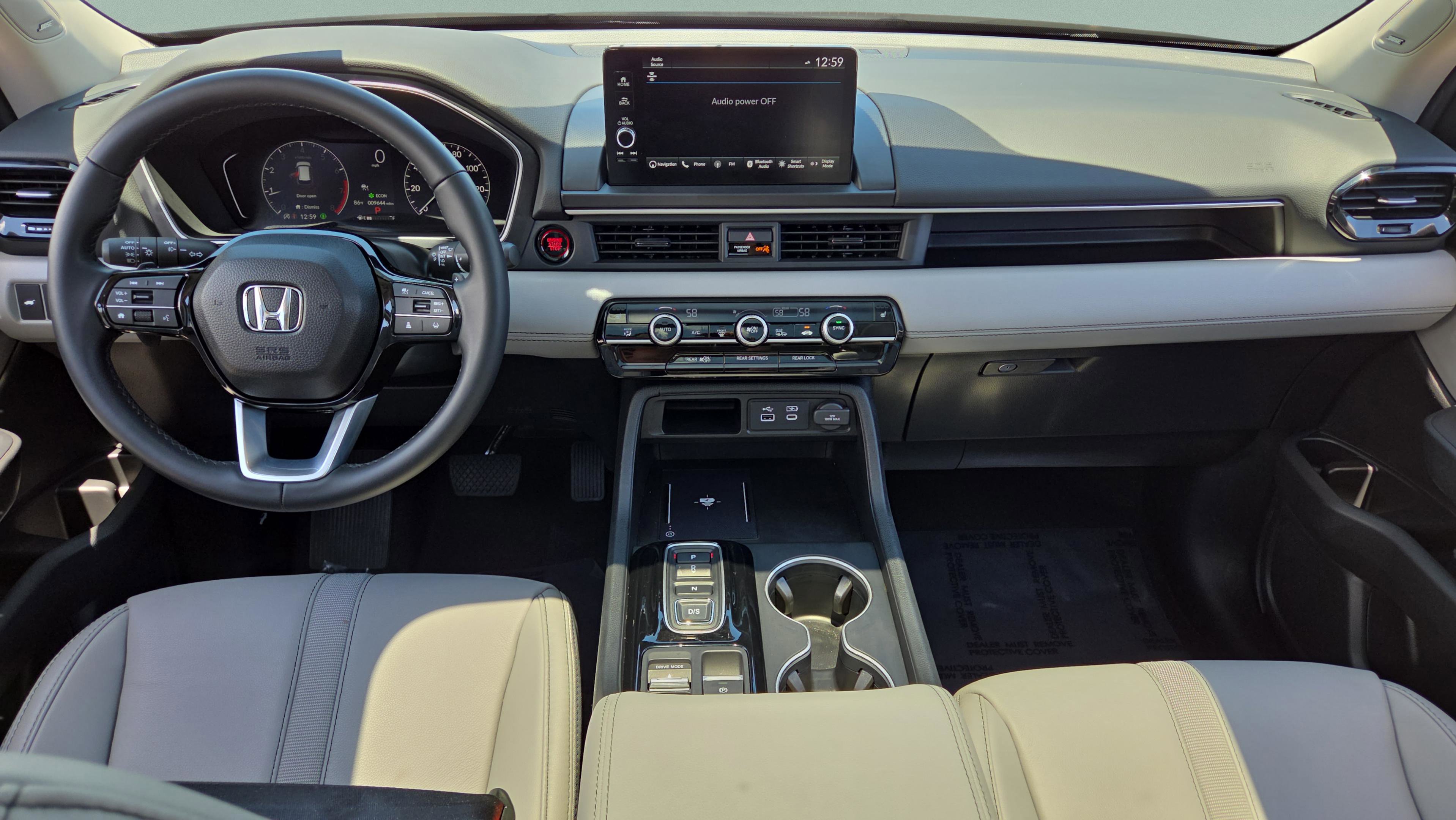 Used 2025 Honda Pilot Touring image 13