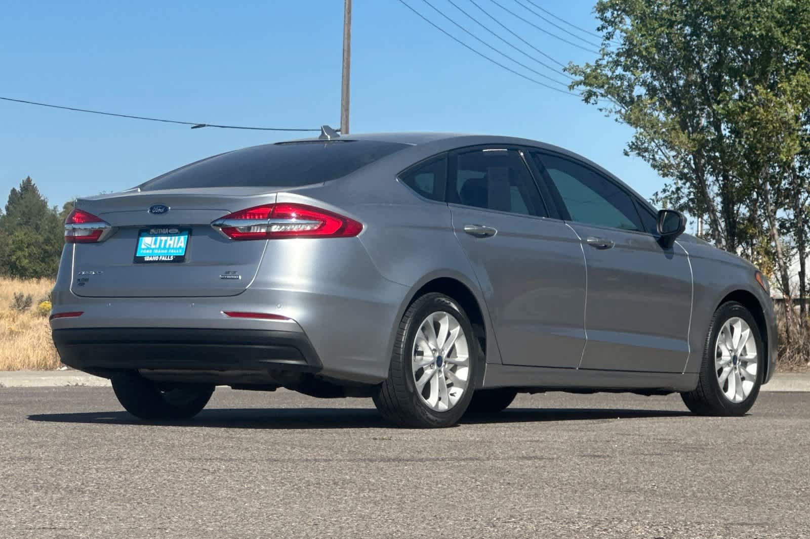 Certified 2020 Ford Fusion SE FWD image 2