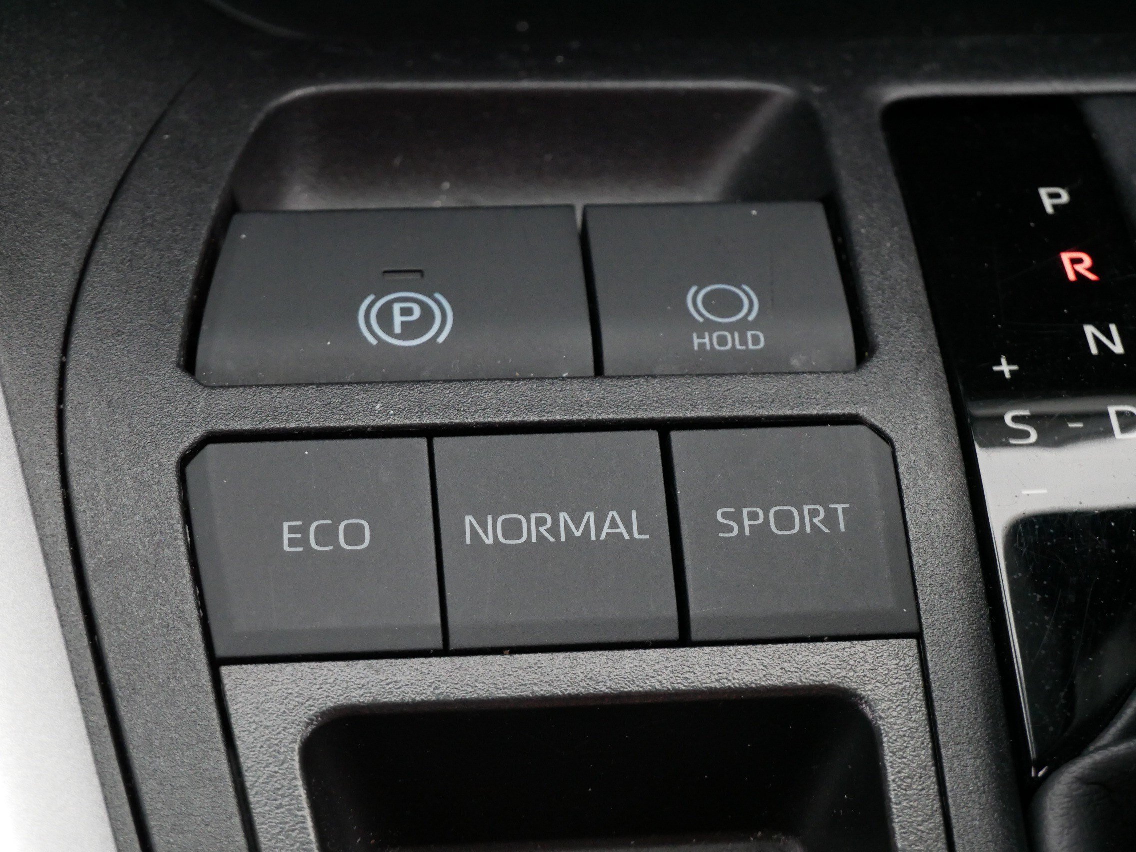 Certified 2025 Toyota RAV4 XLE FWD image 28