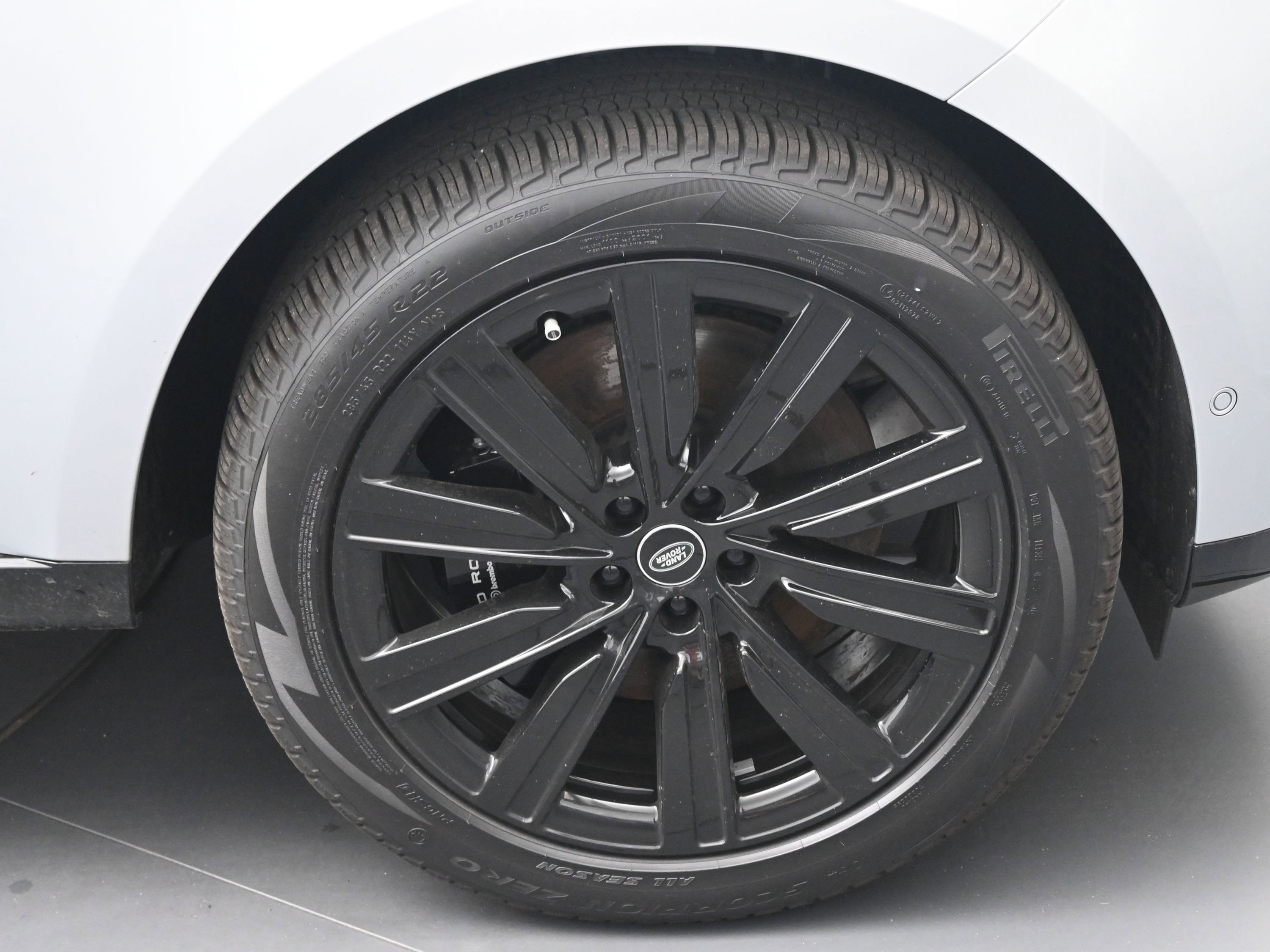 New 2025 Land Rover Range Rover Long Wheelbase SE image 11