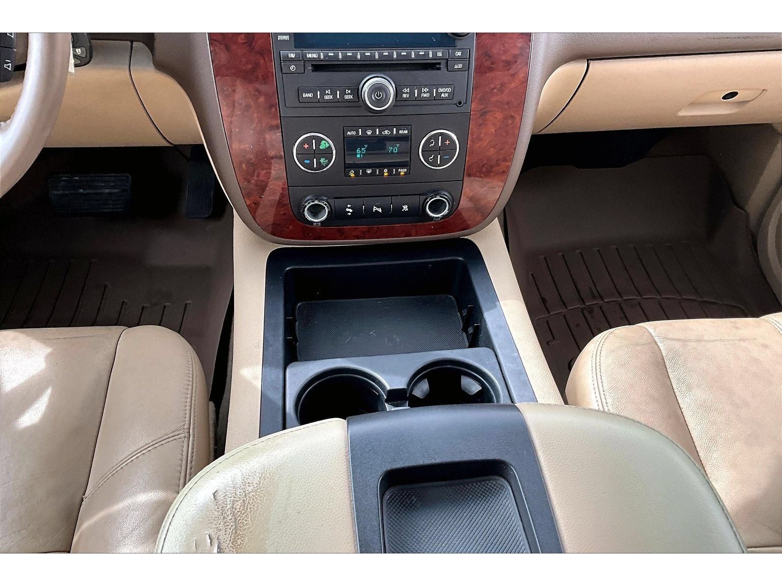 Used 2010 Chevrolet Suburban LT AWD/4WD image 18