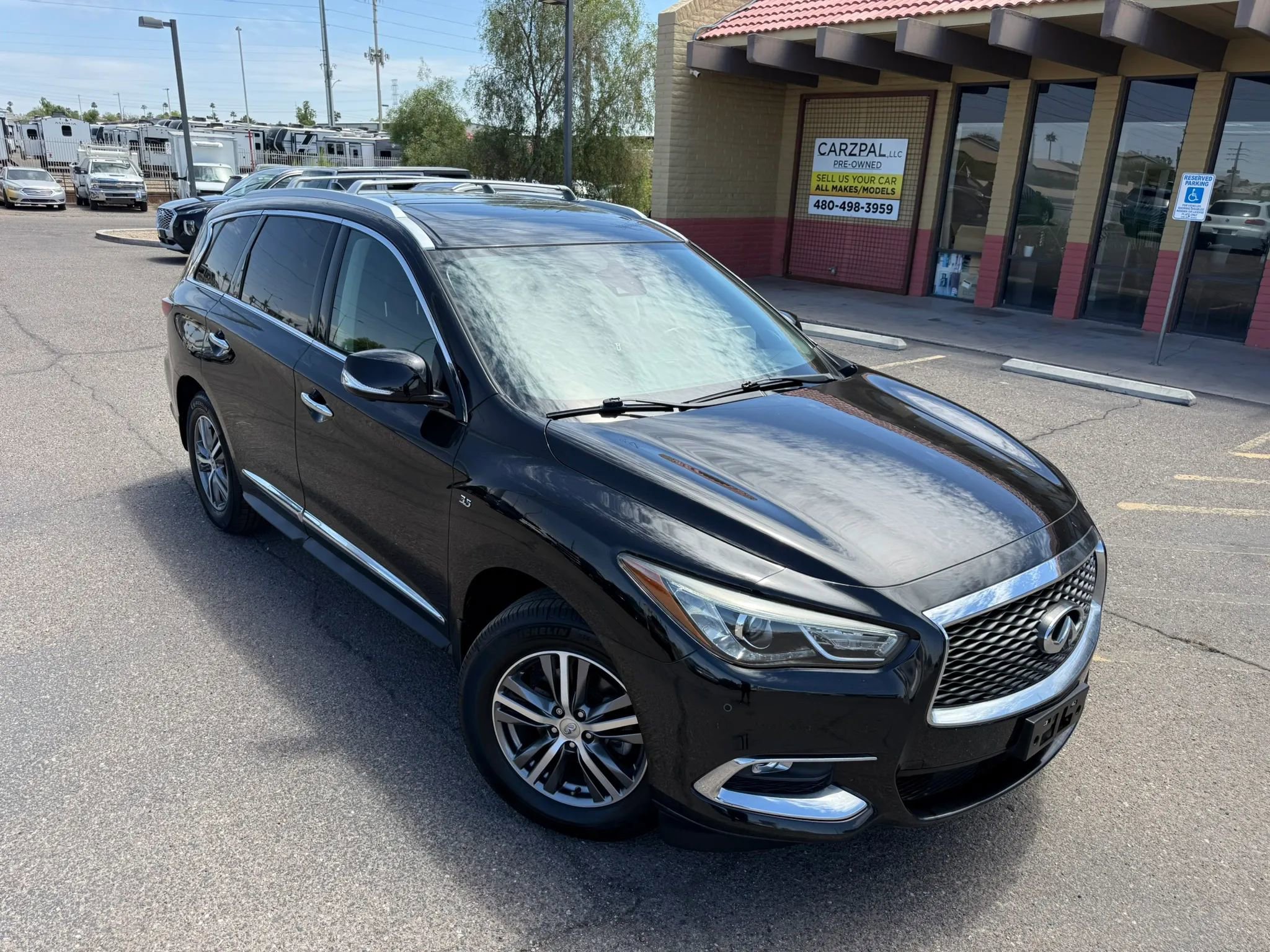Used 2020 INFINITI QX60 Luxe w/ Essential Package FWD image 2