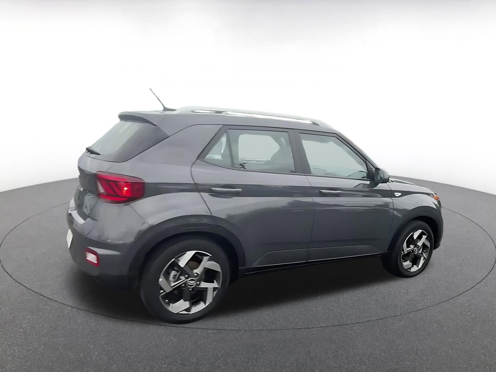 Used 2025 Hyundai Venue SEL image 15