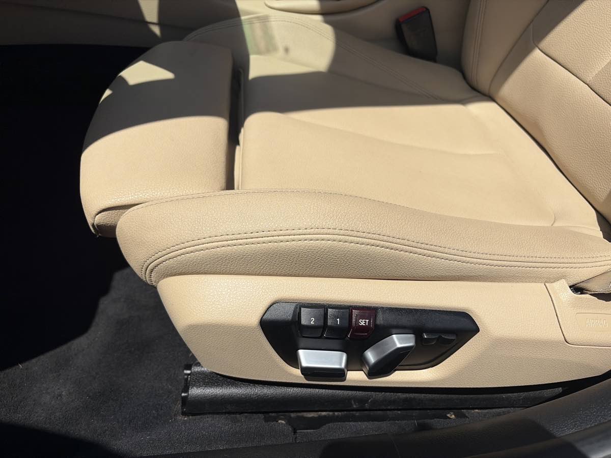 Used 2018 BMW 320i Sedan RWD image 9