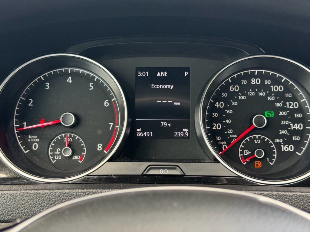 Used 2017 Volkswagen Golf SEL FWD image 12