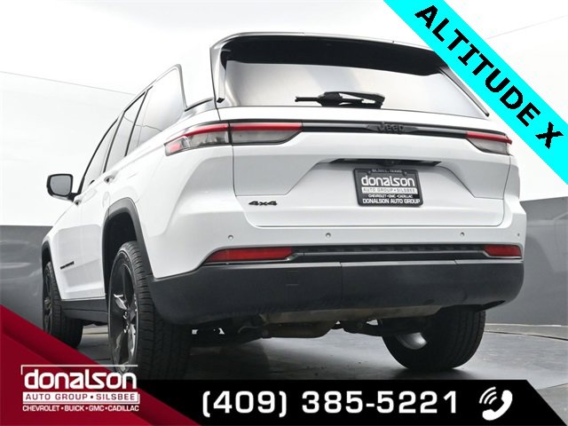 Used 2023 Jeep Grand Cherokee Altitude image 16