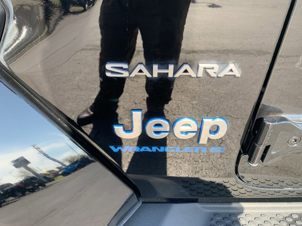 Used 2023 Jeep Wrangler Unlimited Sahara w/ Cold Weather Group AWD/4WD image 14