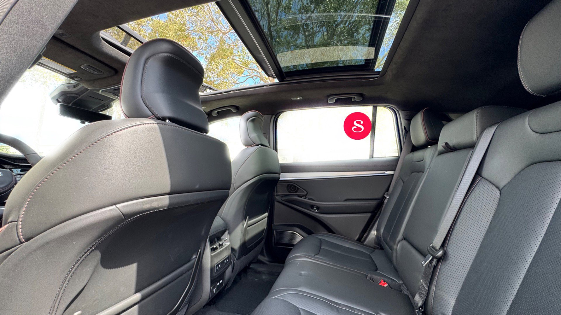 Used 2024 Jeep Wagoneer Launch Edition image 20