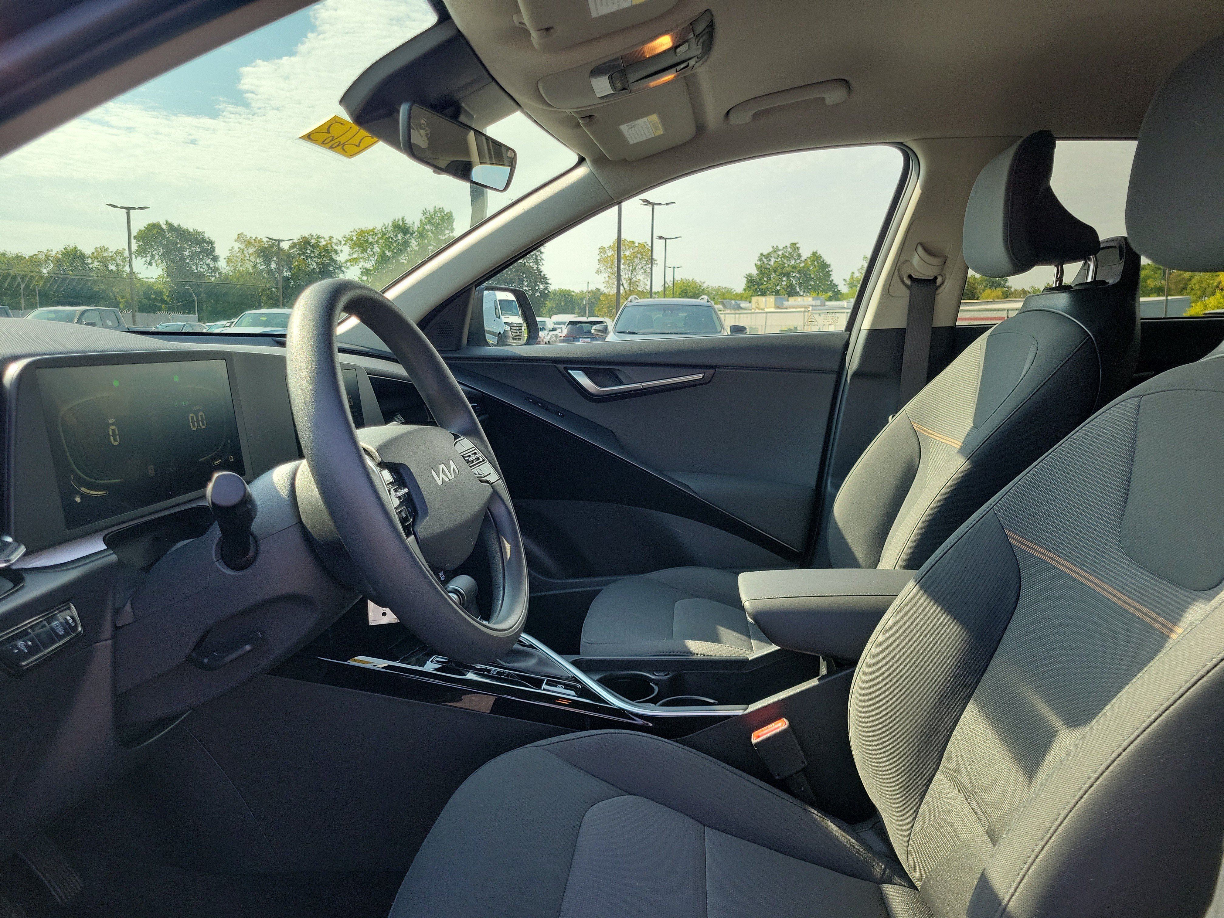 Used 2025 Kia Niro LX FWD image 15