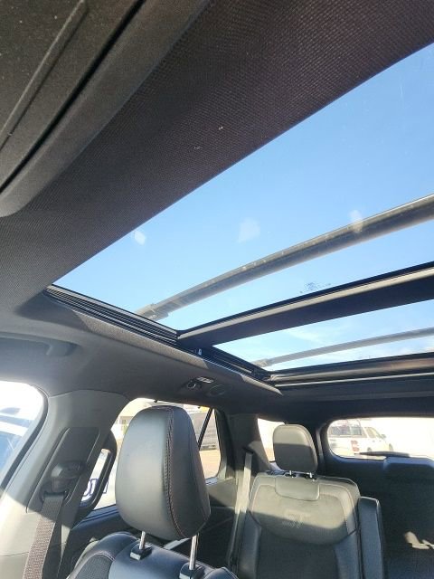 Used 2025 Ford Explorer ST image 29