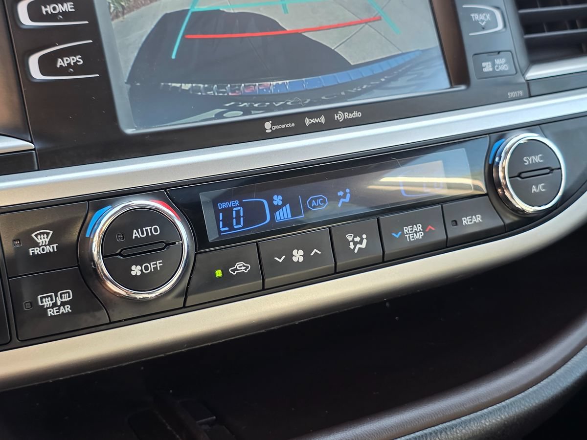 Used 2018 Toyota Highlander XLE FWD image 47