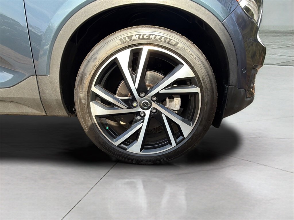 Used 2022 Volvo XC40 T5 R-Design w/ Advanced Package image 33
