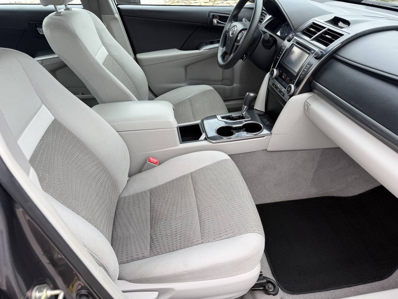 Used 2014 Toyota Camry LE FWD image 21