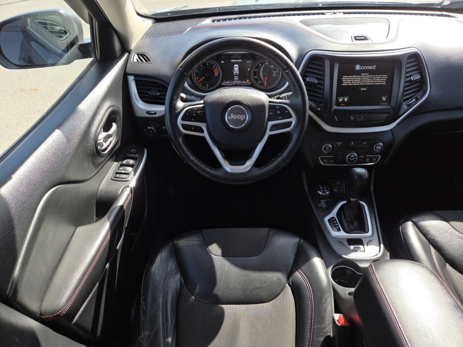 Used 2018 Jeep Cherokee Trailhawk w/ Cold Weather Group image 24