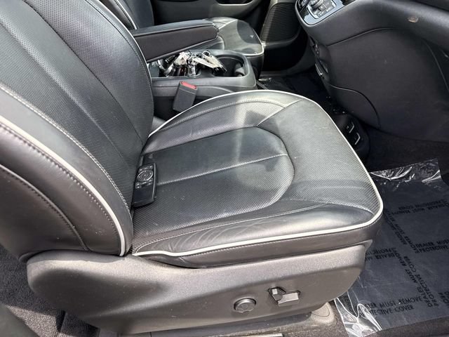 Used 2018 Chrysler Pacifica Limited w/ Advanced Safetytec Group FWD image 10
