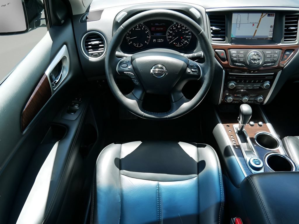 Used 2015 Nissan Pathfinder Platinum w/ Family Entertainment Package AWD/4WD image 13