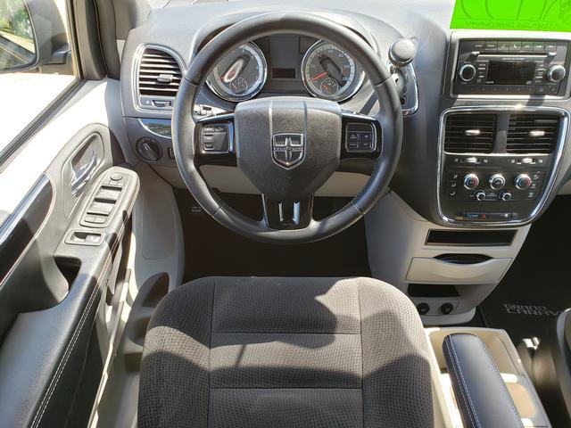 Used 2016 Dodge Grand Caravan SE FWD image 15