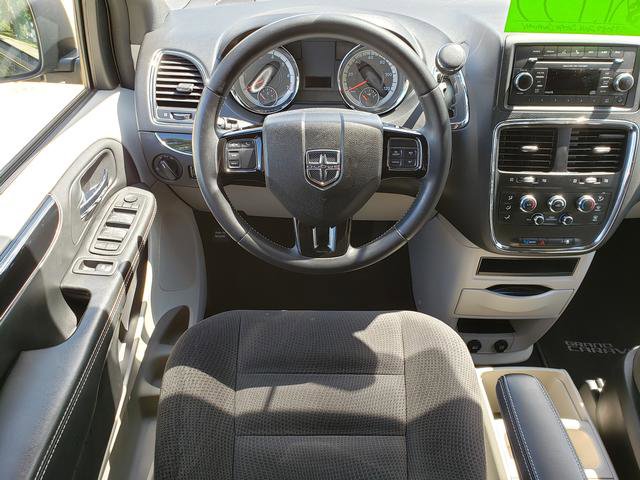 Used 2016 Dodge Grand Caravan SE image 15