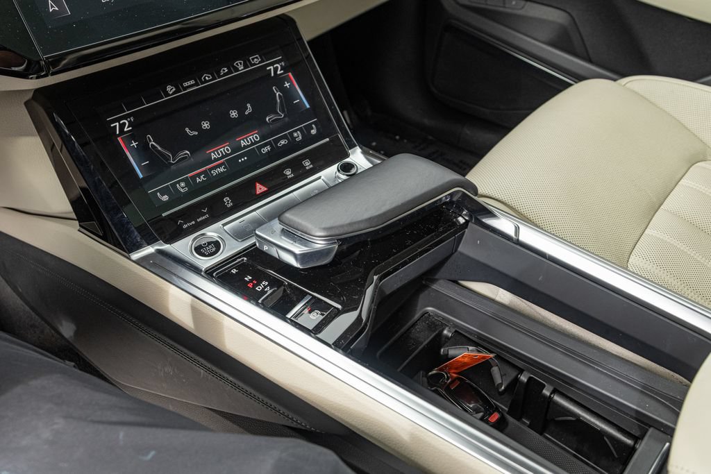Used 2021 Audi e-tron Prestige w/ Prestige Package AWD/4WD image 21