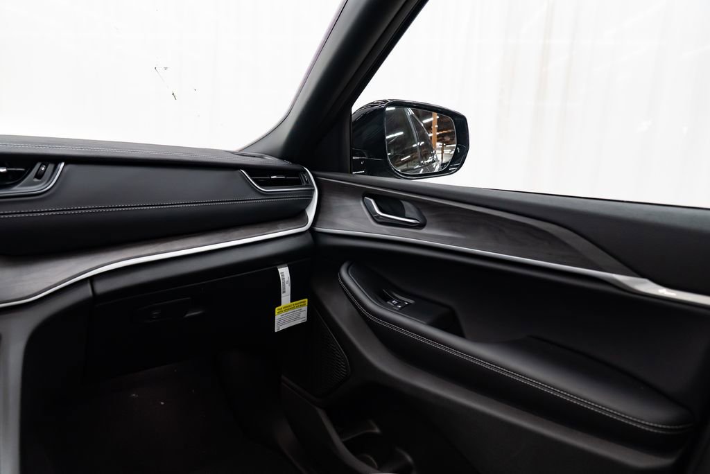 New 2025 Jeep Grand Cherokee L Limited w/ Trailer Tow Package image 11