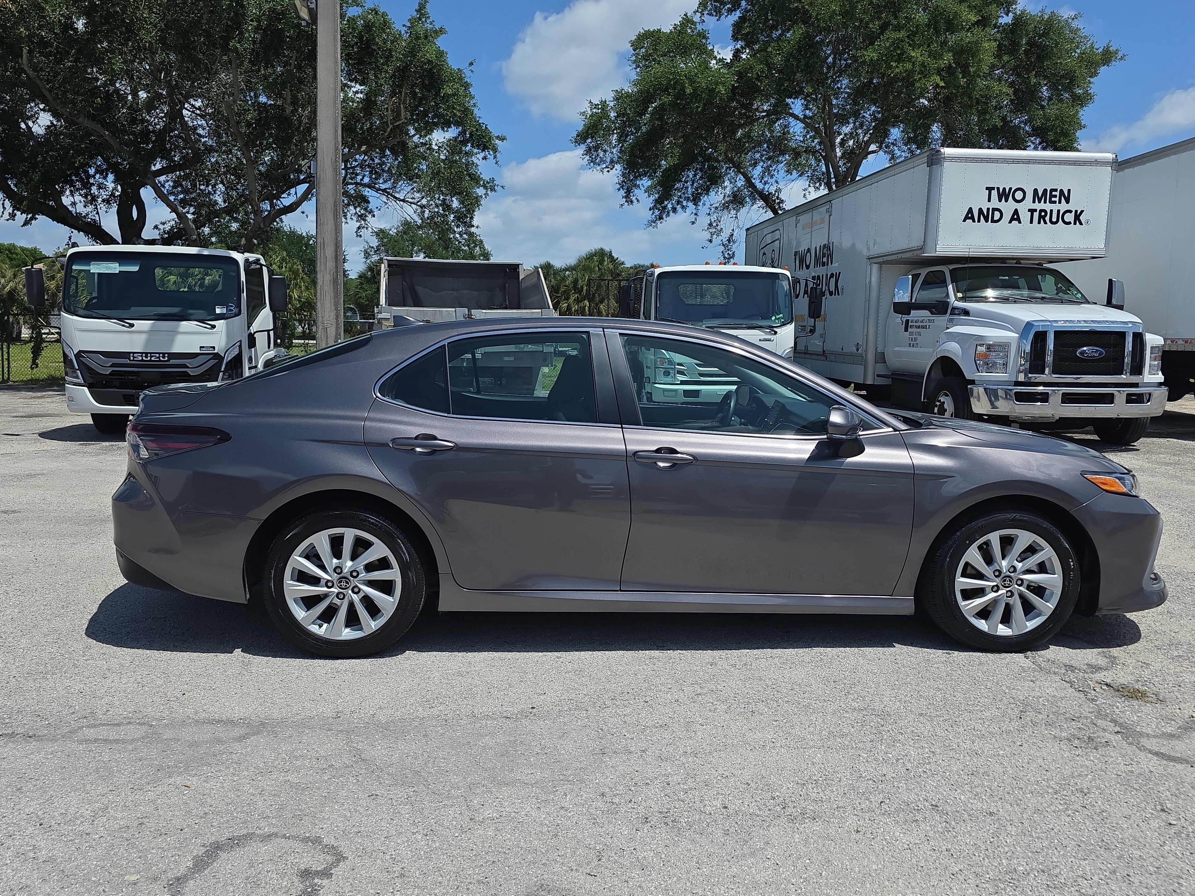 Used 2024 Toyota Camry LE FWD image 8
