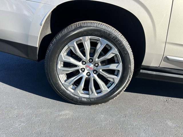 Used 2021 GMC Yukon XL Denali w/ Denali Premium Package image 7