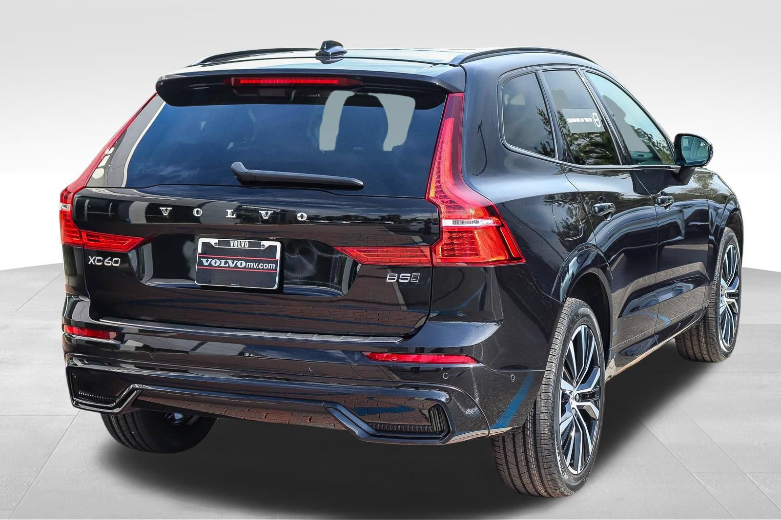 Used 2024 Volvo XC60 B5 Plus w/ Protection Package Premier AWD/4WD image 13