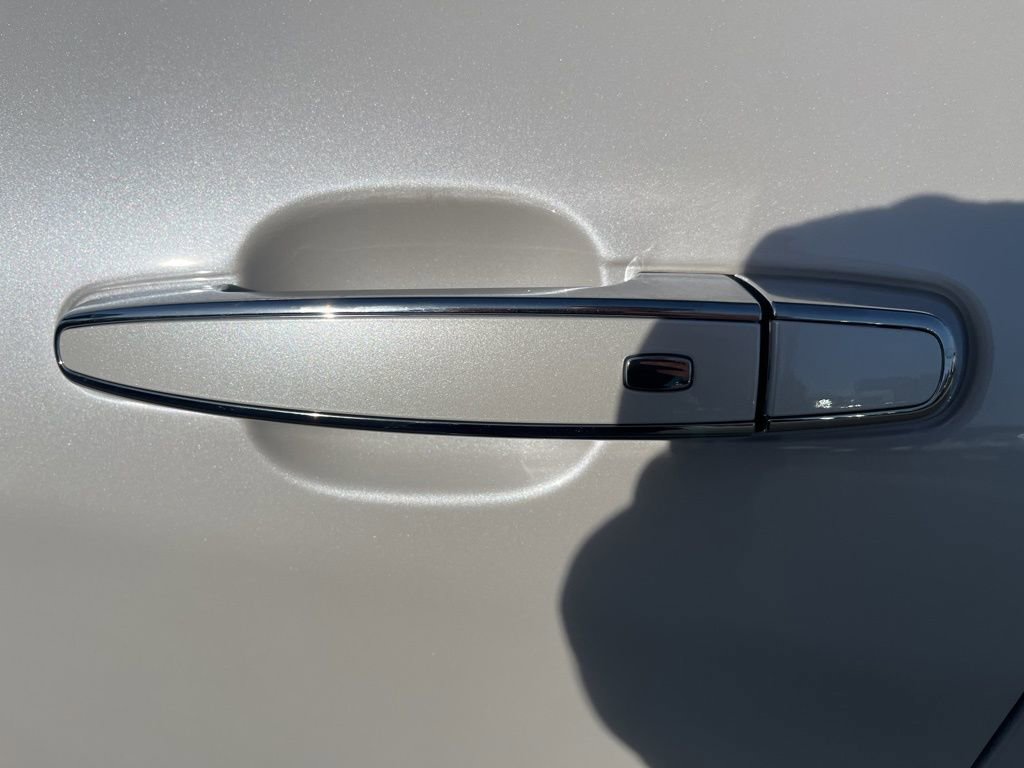 Used 2023 Chevrolet Equinox Premier image 17