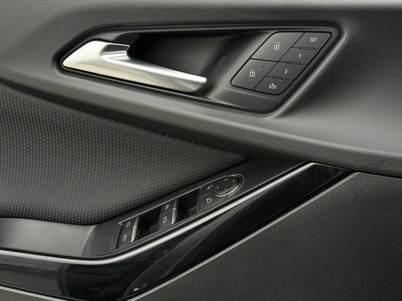 Certified 2026 Chevrolet Equinox RS w/ Convenience Package III image 19
