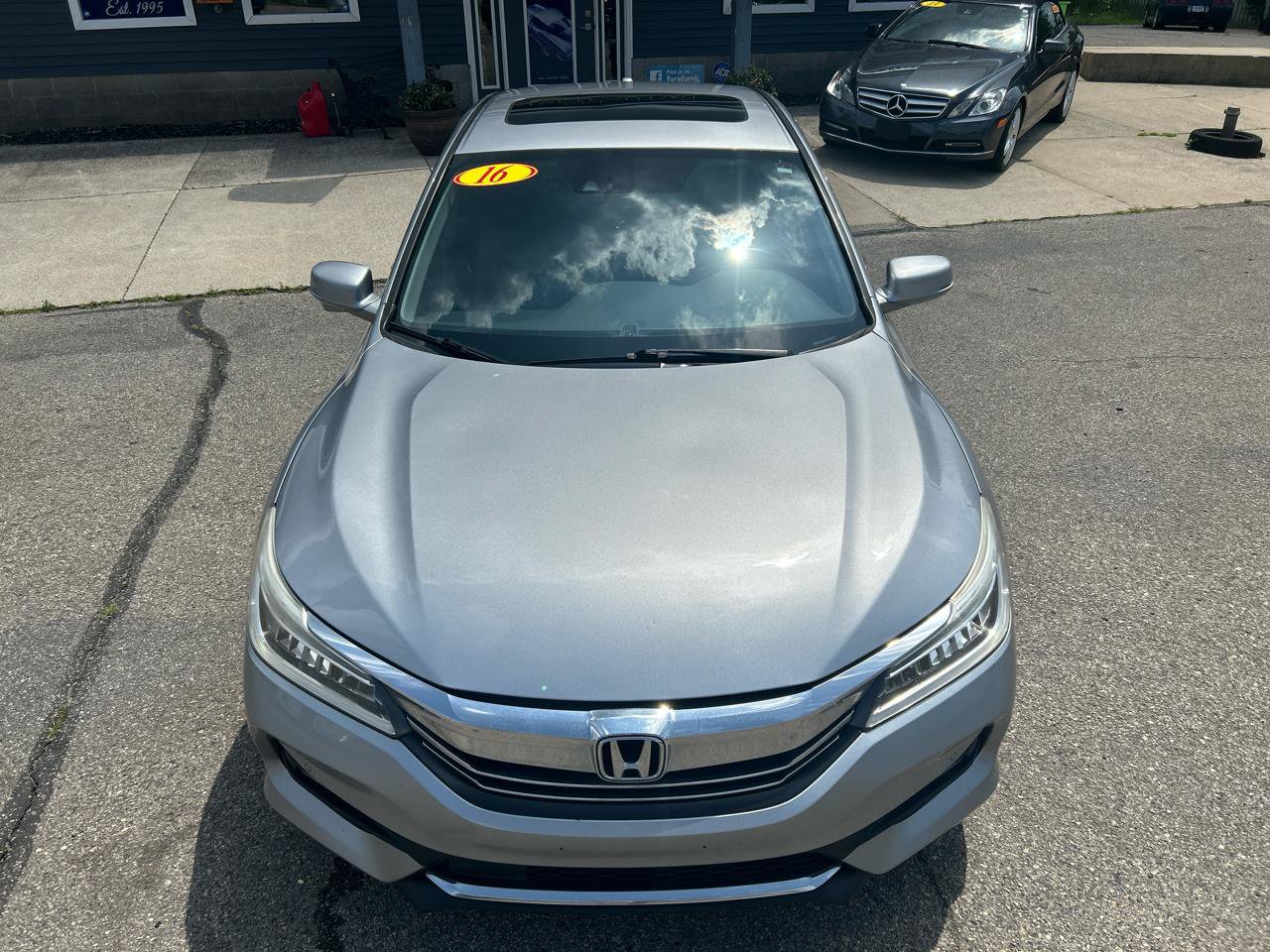 Used 2016 Honda Accord Touring image 7