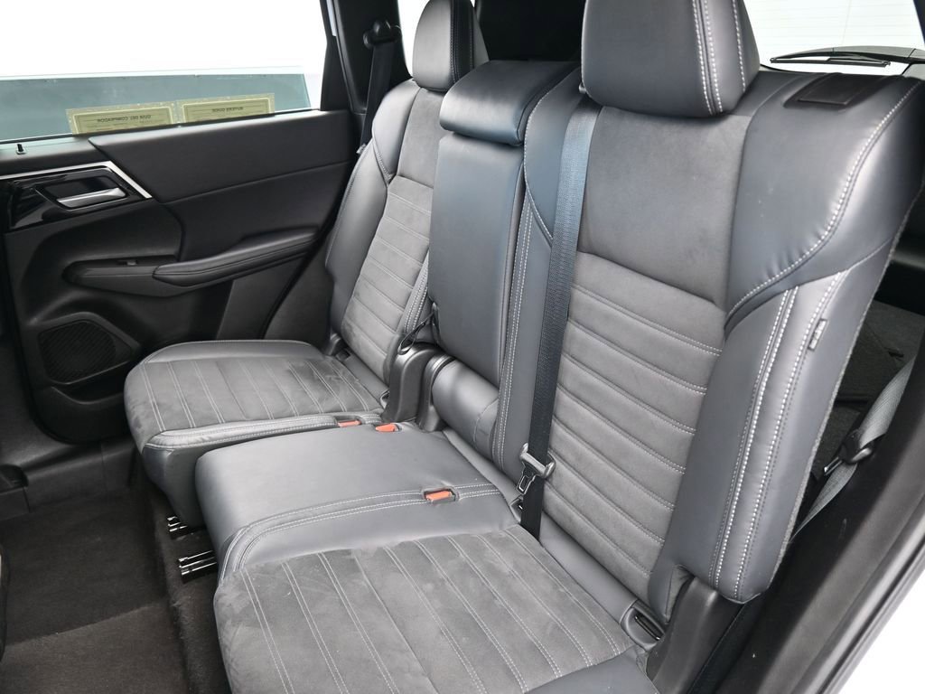 Used 2023 Mitsubishi Outlander SE image 40